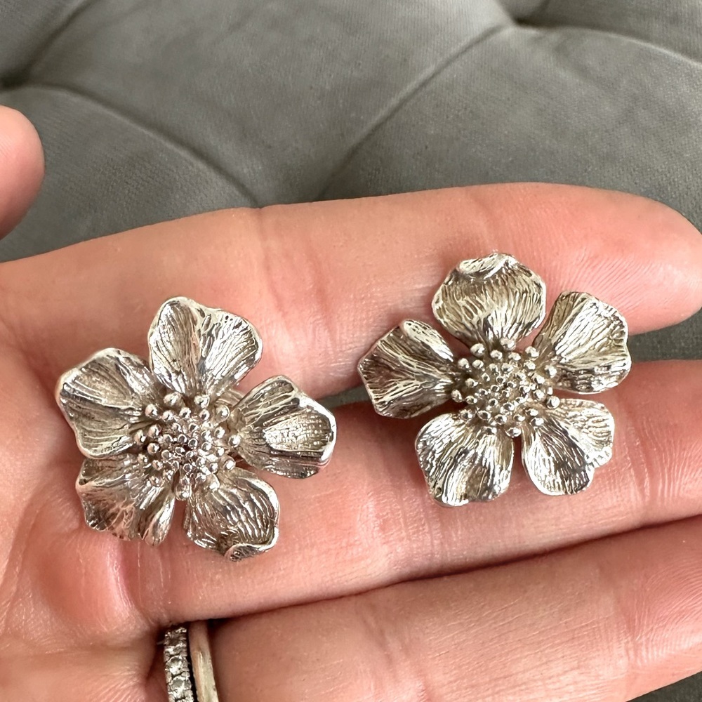 Tiffany & Co Wild Rose Flower Stud/Clip Earrings Silver - Picture 1 of 8
